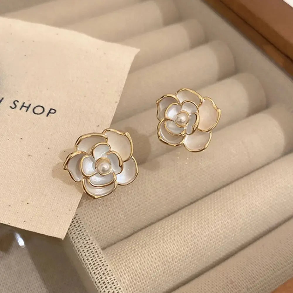 Luxury Sweet Elegant Fine s925 Romantic Pearl Flower Stud Earrings for Trendy Women-Wannee Fashion Accessory