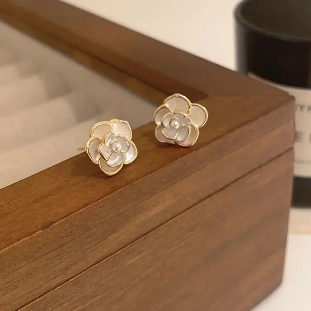 Luxury Sweet Elegant Fine s925 Romantic Pearl Flower Stud Earrings for Trendy Women-Wannee Fashion Accessory