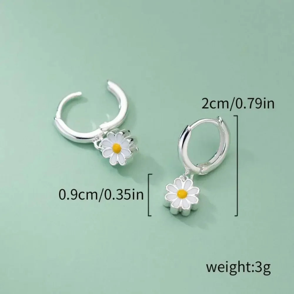 Hot Design Simple All Match Flower Small Daisy Stud Earrings for Trend Sweet Lady-Wannee Fashion Accessory