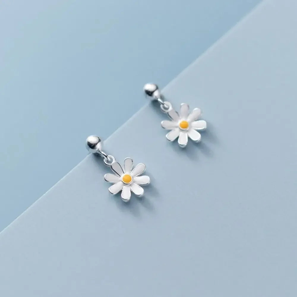 Hot Design Simple All Match Flower Small Daisy Stud Earrings for Trend Sweet Lady-Wannee Fashion Accessory