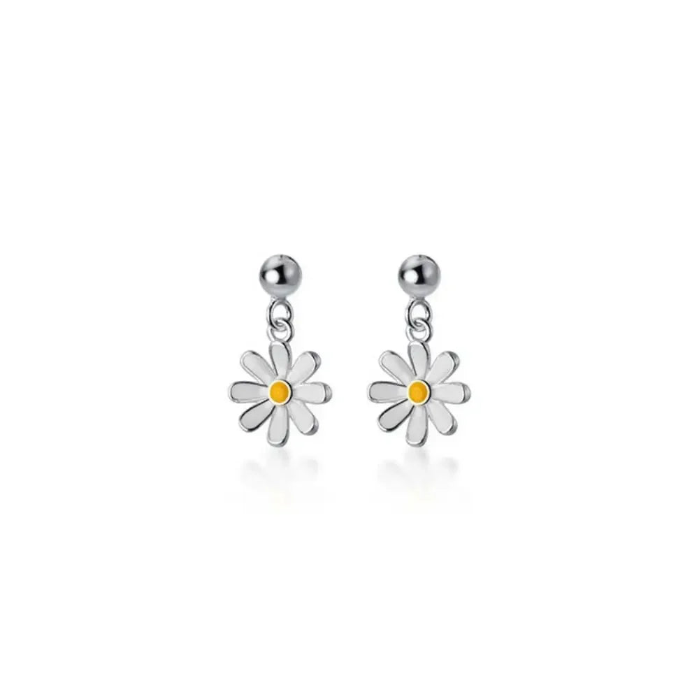 Hot Design Simple All Match Flower Small Daisy Stud Earrings for Trend Sweet Lady-Wannee Fashion Accessory